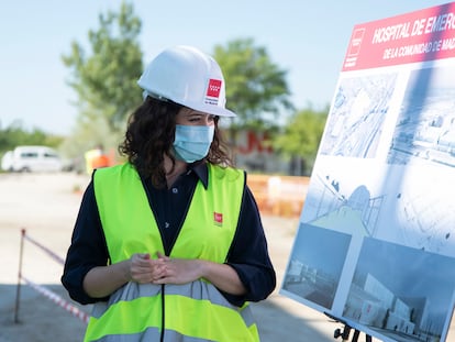Isabel Díaz Ayuso en la visita a construcción del nuevo hospital de Emergencias.