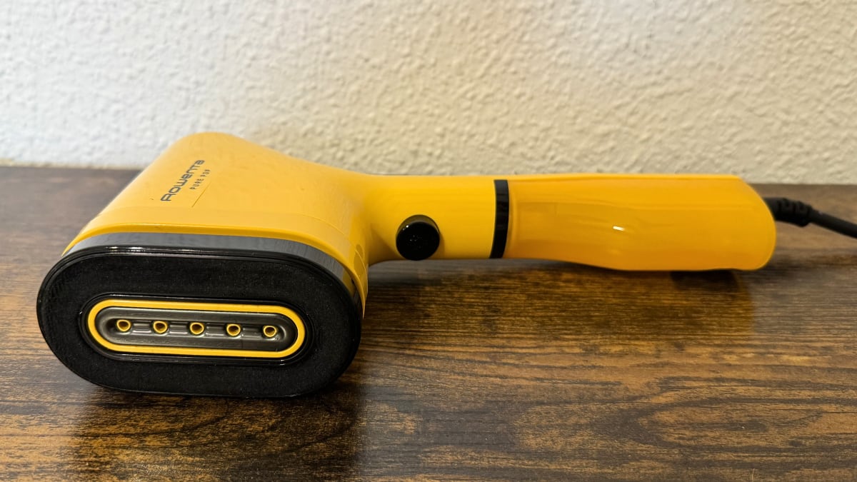 Cabezal para planchar con vapor de la Rowenta Pure Pop en color amarillo.