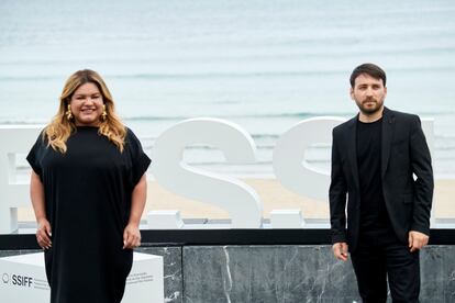 Romina Escobar y Eduardo Crespo, en la presentación de 'Nosotros nunca moriremos'.