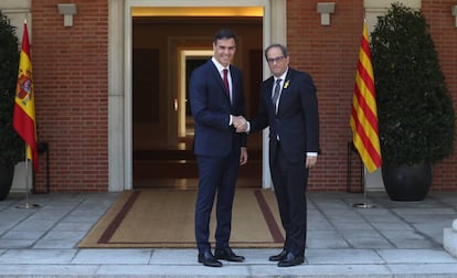 El president del Govern, Pedro Sánchez, i Quim Torra, president de la Generalitat, a la Moncloa, en una imatge d'arxiu.