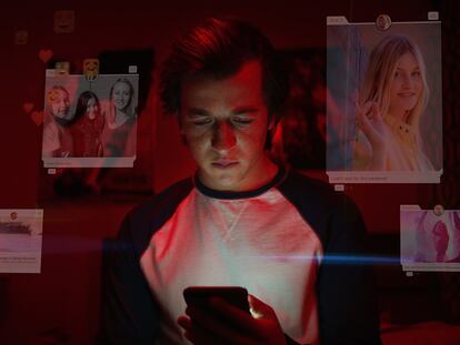 Fotograma del documental 'The Social Dilemma', de Netflix, que cuenta la importancia que tiene el secuestro de nuestra atención en las redes sociales.