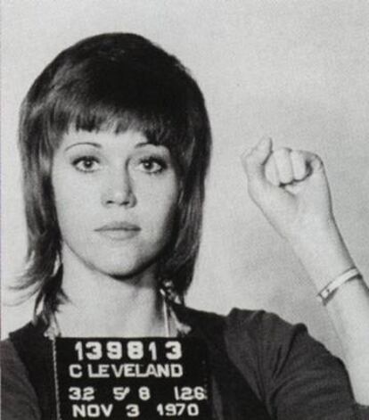 Jane Fonda fue arrestada en 1971 en el aeropuerto de Cleveland durante su viaje de camino a una manifestación pacifista por la guerra de Vietnam.