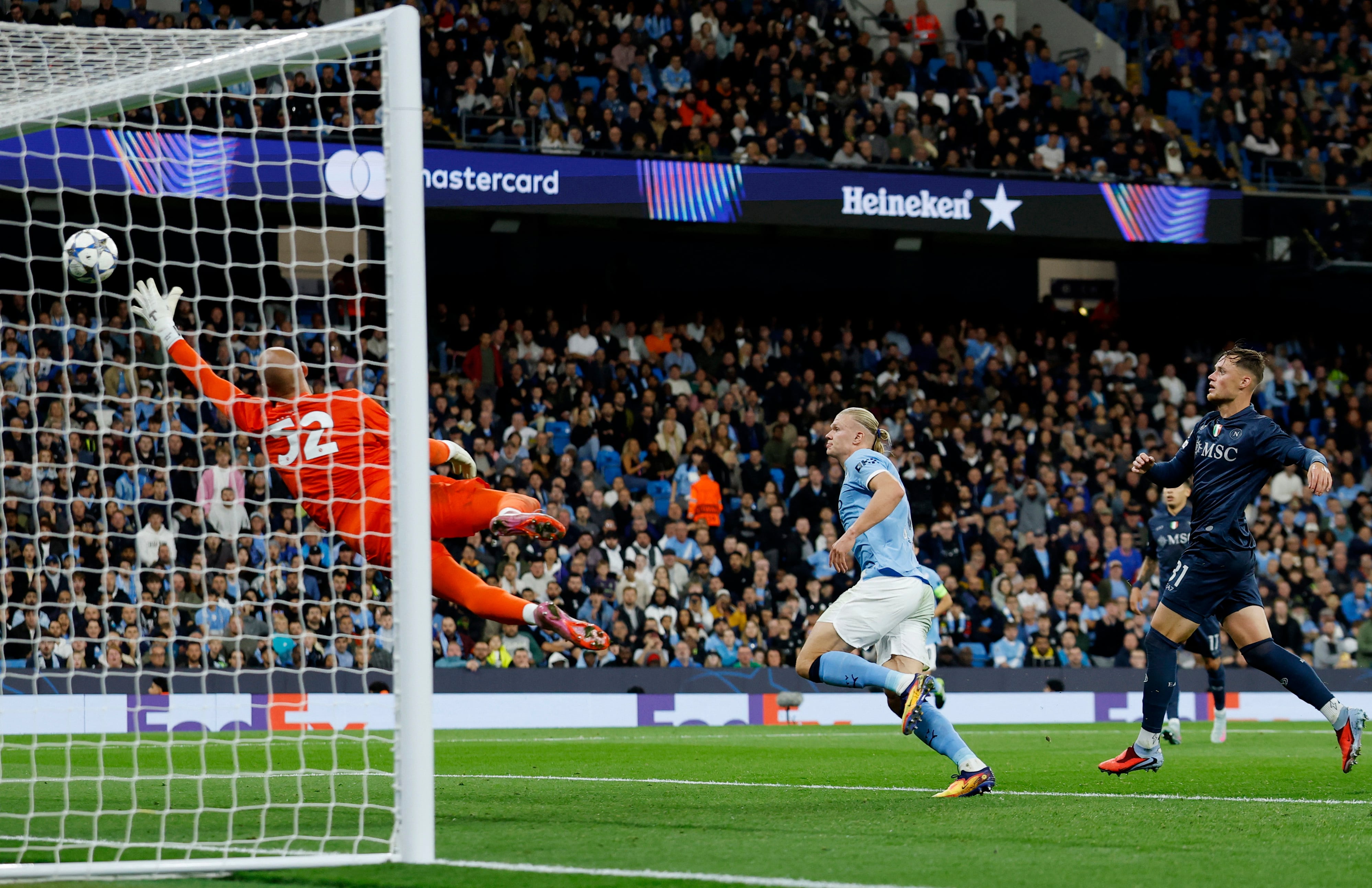 Haaland desmonta al Nápoles con su gol 50 en 49 partidos