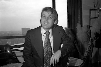 Donald Trump posa en su apartamento, en 1976.