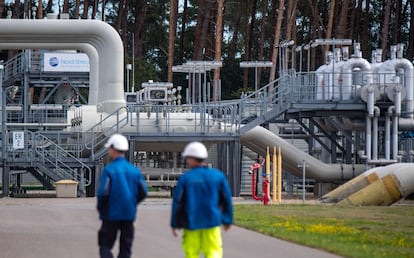 Sistemas de tuberías en la estación receptora de gas del gasoducto Nord Stream en el mar Báltico.