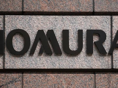 Logo de Nomura en una oficina en Manhattan.