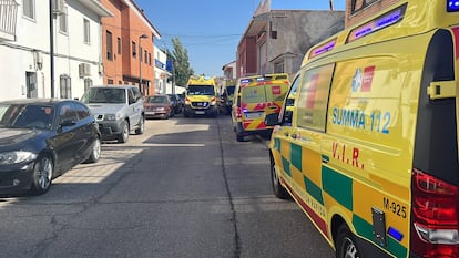 Tres ambulancias del Summa112 aparcadas en una calle de Ciempozuelos, en la Comunidad de Madrid, el 11 de julio de 2023.