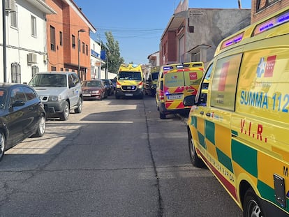 Tres ambulancias del Summa112 aparcadas en una calle de Ciempozuelos, en la Comunidad de Madrid, el 11 de julio de 2023.