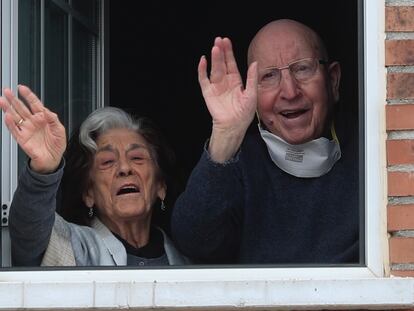 José e Guadalupe, casal recuperado da Covid-19 em sua casa de Villanueva de la Torre, na Espanha.