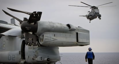 Maniobras de la Armada española y marines de EE UU en Rota.