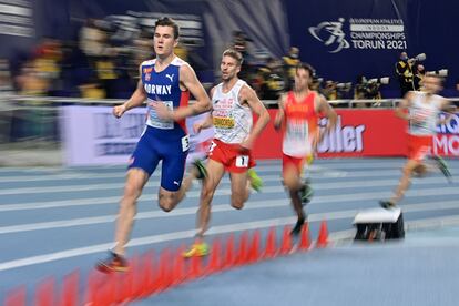 Jakob Ingebrigtsen acelera por delante de Lewandowski y Jesús Gómez.