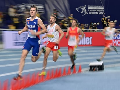 Jakob Ingebrigtsen acelera por delante de Lewandowski y Jesús Gómez.