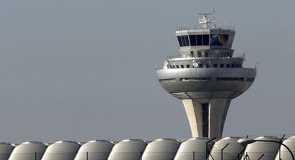 Torre de control del aeropuerto de Barajas.