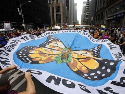 Participants en la marxa contra el canvi climàtic a Nova York.