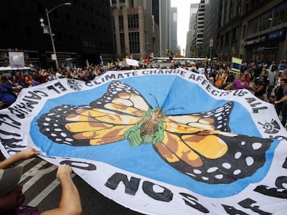 Participants en la marxa contra el canvi climàtic a Nova York.