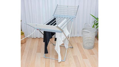 Tendedero eléctrico sobre fondo blanco.