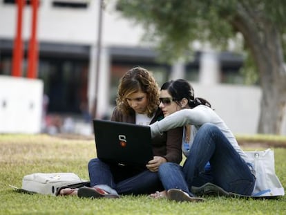 El Gobierno prev&eacute; una reducci&oacute;n de la inversi&oacute;n p&uacute;blica en educaci&oacute;n desde el 4,9% del PIB en 2010 al 3,9% en 2015. / Pepe Olivares