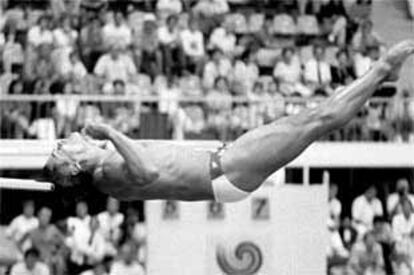 Greg Louganis golpeándose en la cabeza, el 19 de septiembre de 1988, en Seúl.