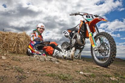 Retrato de Jorge Prado con su KTM.