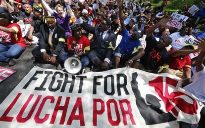 Protesto na sede do McDonald´s em Oak Brook, Illinois.