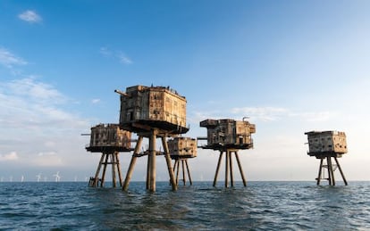 Vista de los Maunsell Forts, viejas baterías antiaéreas levantadas durante la II Guerra Mundial cerca de Herne Bay, en Whitstable (Inglaterra).