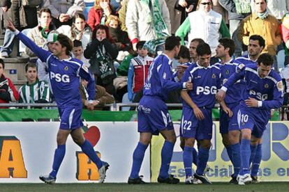 Los jugadores del Getafe celebran un gol durante el encuentro contra el Betis en el Coliseum Alfonso Pérez.