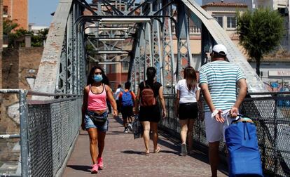 El pont de la Torrassa, aquest dissabte a l'Hospitalet de Llobregat, on s'ha multiplicat el número de contagis.