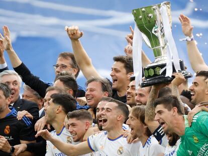 La plantilla del Real Madrid celebra el título de Liga, este sábado.
