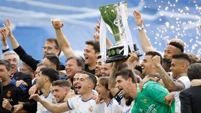 La plantilla del Real Madrid celebra el título de Liga, este sábado.