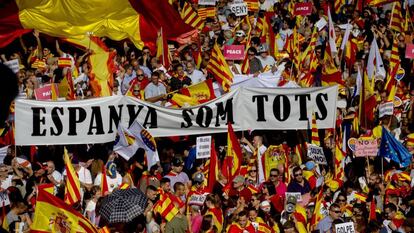 Vista de la manifestación convocada por Societat Civil Catalana ayer en Barcelona.