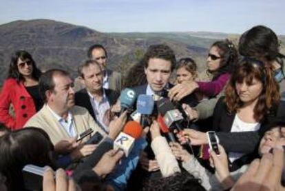 El consejero de Medio Ambiente y Ordenación del Territorio, Borja Sarasola (c). EFE/Archivo