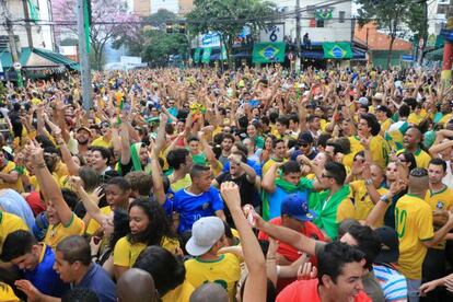 Hinchas festejan el triunfo de Bras en Vila Madalena