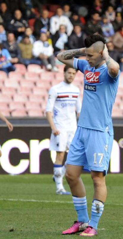 Hamsik se lamenta de una ocasión perdida durante el partido contr el Sampdoria. 