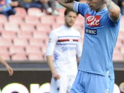 Hamsik se lamenta de una ocasión perdida durante el partido contr el Sampdoria. 