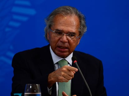 O ministro da Economia, Paulo Guedes, fala no Palácio do Planalto.