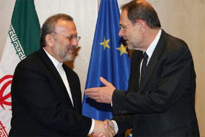 Javier Solana recibe al jefe de la diplomacia iraní en Bruselas.