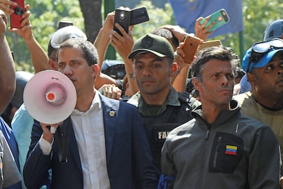 El presidente interino de Venezuela, Juan Guaido, junto al político opositor Leopoldo Lopez en una imagen de 2019.