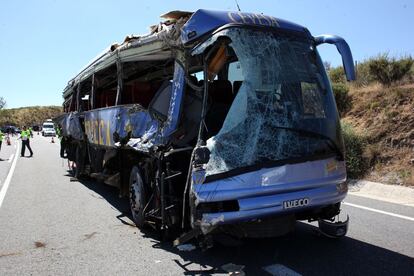 En el autobús accidentado viajaban 34 pasajeros y el conductor, que resultó ileso.