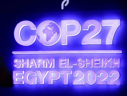 Un guardia de seguridad cerca del plenario de la COP27, en Sharm el-Sheikh, Egipto.
