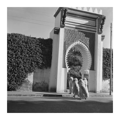 'Tánger' (1942), una de las 24 fotografías de Marruecos que están en esta exposición, organizada dentro de los actos que celebran los 30 años del Instituto Cervantes.