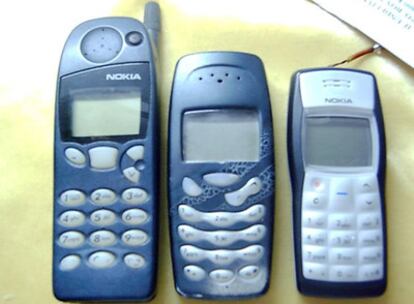 El 5110 (a la izquierda) fue uno de los buques insignia de Nokia.