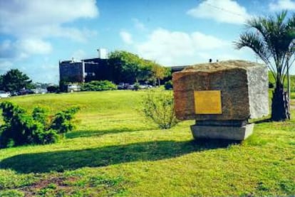 Monumento en honor a Antonio Bonet en Punta Ballena (Uruguay). |