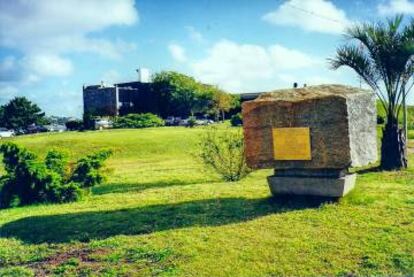 Monumento en honor a Antonio Bonet en Punta Ballena (Uruguay). |