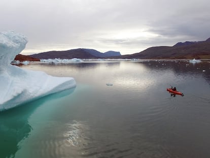En kayak por Groenlandia