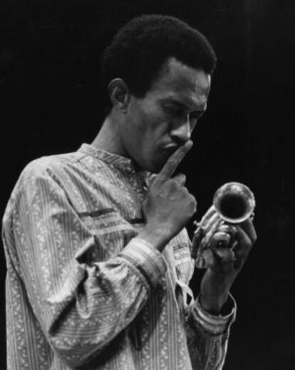 Don Cherry durante una actuación.