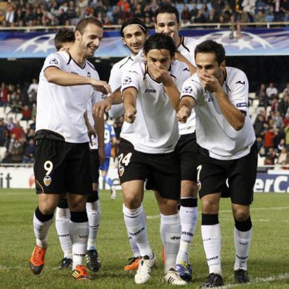 El Valencia ha pasado por encima del Genk en un partido que ha dejado resuelto con cuatro goles en la primera parte.