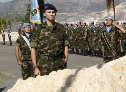 El Príncipe de Asturias visita a las tropas en Líbano