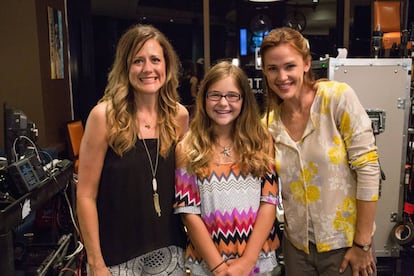 Jennifer Garner junto a Christy y Anna Beam, la madre e hija cuya historia cuanta la última película de la actriz.