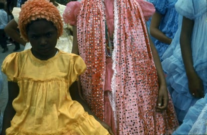 Mais uma imagem da festa de Iemanjá em Santos, em 1964.