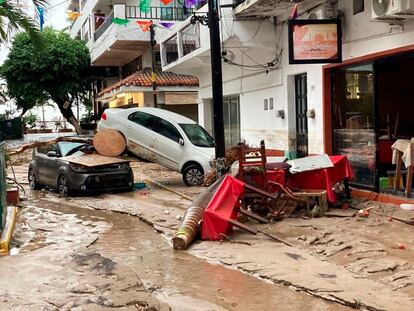 El ciclón ha causado al menos un muerto y ha dejado inundaciones, deslaves e inmuebles destrozados en Puerto Vallarta, Jalisco.